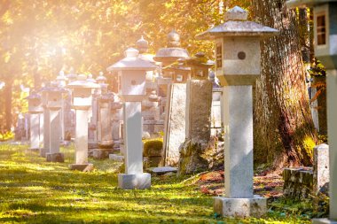 Asya Seyahat Belgeleri. Koyasan Dağı Koya 'daki Okunoin Mezarlığı 1200 yıllık Japon Shingon Budizm Mezhebi Merkezi ile UNESCO Dünya Mirasları Alanı olarak yer almaktadır. Yatay Resim