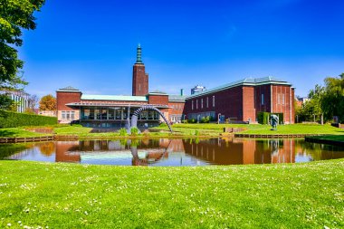Seyahat fikirleri. Rotterdam, Hollanda 'daki Hollanda Mimarlık Enstitüsü' nün arka bahçesi. Yatay Görüntü