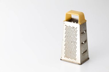 Mutfak gereçleri. Paslı ve Paslı, paslanmaz çelikten yapılmış, saf beyaz arka planda izole edilmiş. Yatay Resim