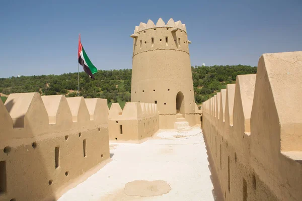 Abu Dabi batı bölgesindeki Liwa eyaletinde BAE Bayrağı
