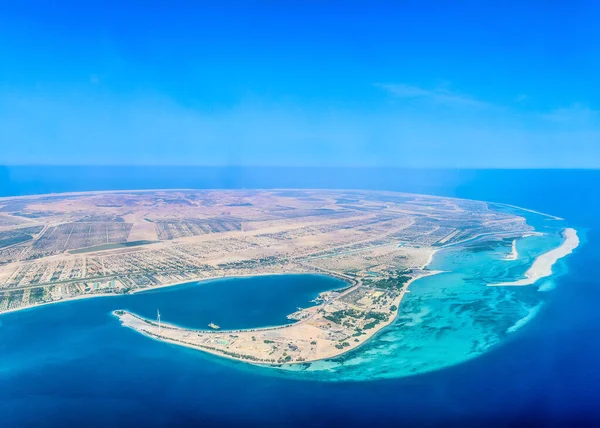 Helikopterden Abu Dabi 'nin hava görüntüsü.