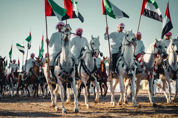 Camel Riders Rij Racen Het Wathba Sheikh Zayed Heritage Festival — Stockfoto