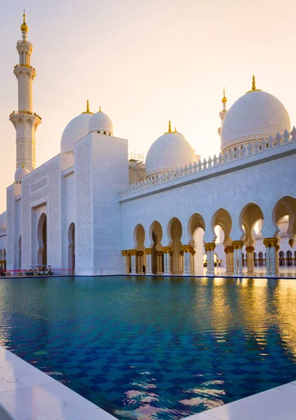 Uitzicht Vanaf Binnenplaats Van Sheikh Zayed Grand Moskee Hoofdstad Abu — Stockfoto