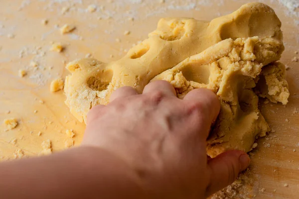 Teig Von Hand Kneten Hausgemachter Süßer Kuchen Familiengebäck Saures Wochenende — Stockfoto