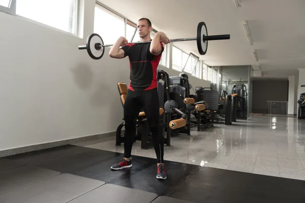 Exercice de squat d'haltère avant pour des jambes — Photo