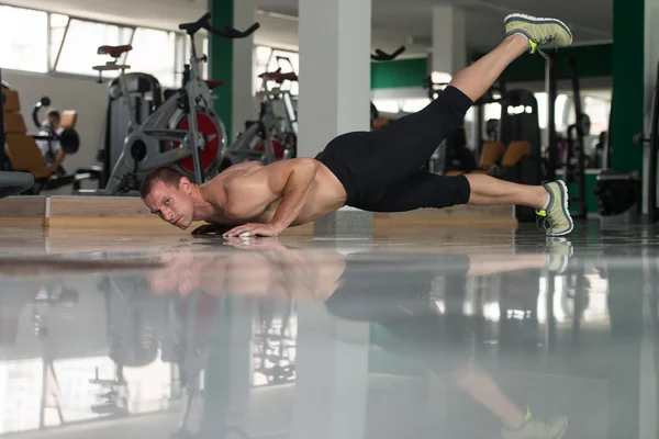 Bodybuilder Doing Push Ups On Floor — Stock Photo, Image