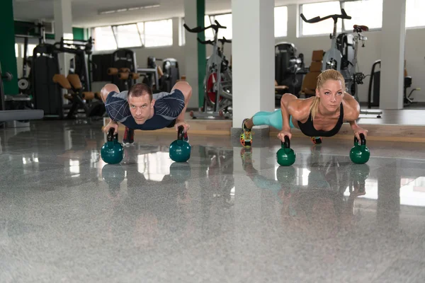 Homme Et Femme Bouilloire Bell Exercice — Photo