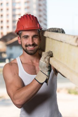 ahşap plakalar ile genç yakışıklı Oluşturucu