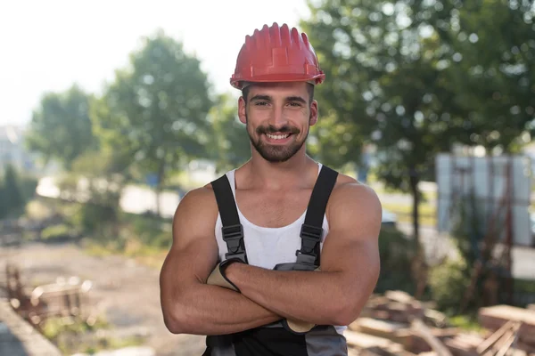 Retrato do Handyman profissional sorridente — Fotografia de Stock