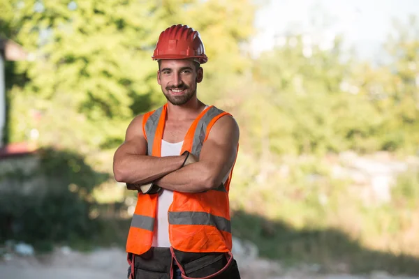 Porträtt av leende professionell handyman — Stockfoto