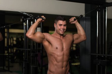 Pazı egzersiz kablo Crossover