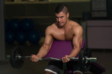 Pazı egzersiz halter ile