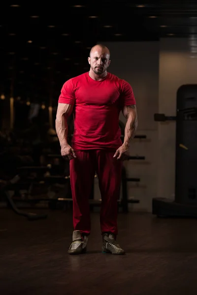 Retrato de un hombre musculoso físicamente en forma — Foto de Stock