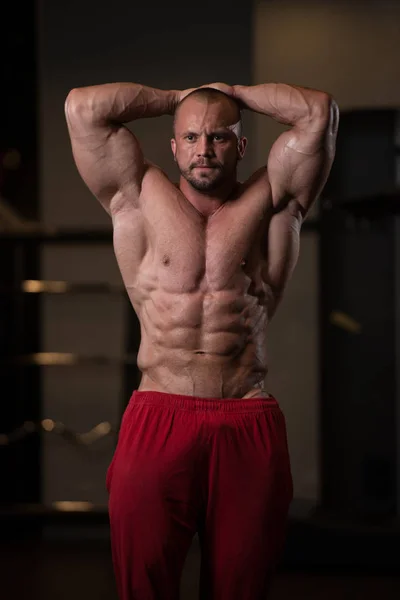 Hombre sano con paquete de seis — Foto de Stock