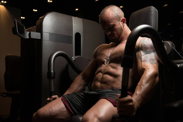 Bodybuilder Doing Exercise For Triceps On Machine — Stock Photo, Image