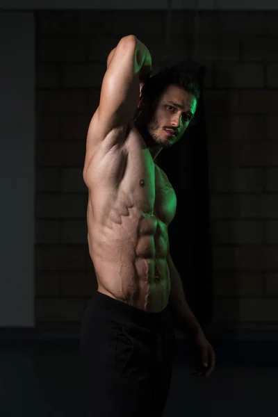 Hombre sano con paquete de seis —  Fotos de Stock