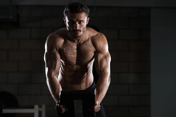 Handsome Healthy Man Doing Push Ups On Bench — Stock Photo, Image