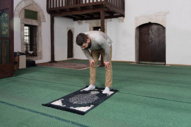 Genç Müslüman adam için dua