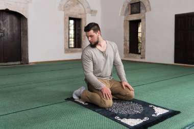 Genç Müslüman adam için dua