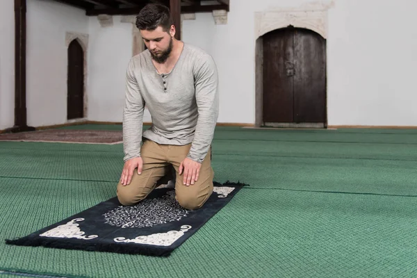 Young Muslim Guy Praying — Stock Photo, Image