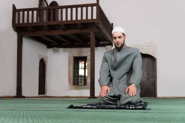 Young Muslim Man Praying — Stock Photo, Image