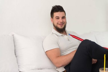 Sakallı adam sakin ol duman Shisha