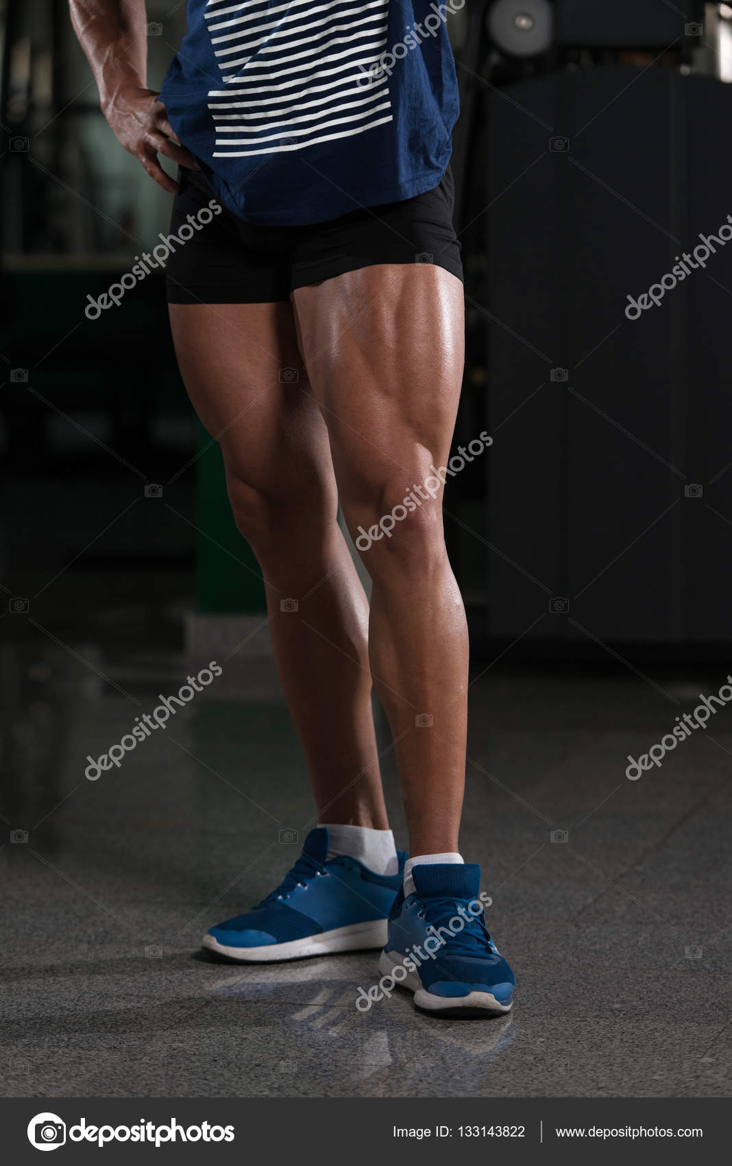 Bodybuilder Legs In Gym — Stock Photo © ibrak #133143822