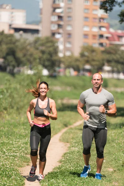 Paar Runner Running stadspark — Stockfoto