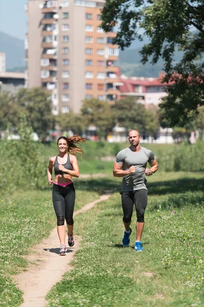 Egészséges fitnesz pár-kültéri Jogging — Stock Fotó
