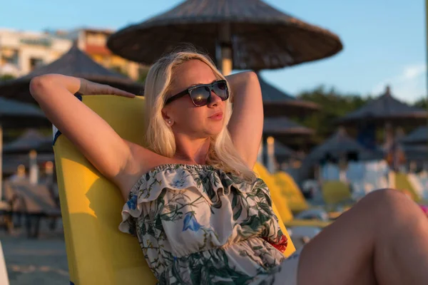 Menina em férias de verão férias — Fotografia de Stock