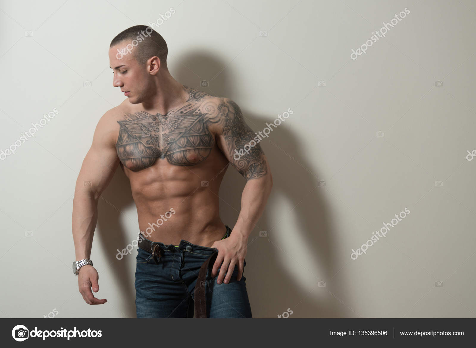 Sexy tattoo mann