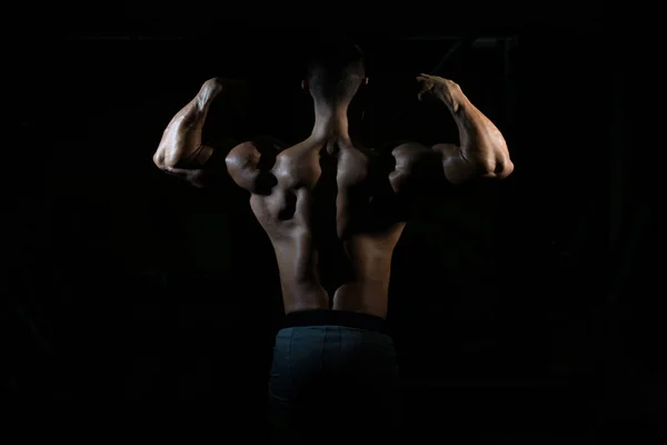 Young Bodybuilder Flexing Muscles — Stock Photo, Image