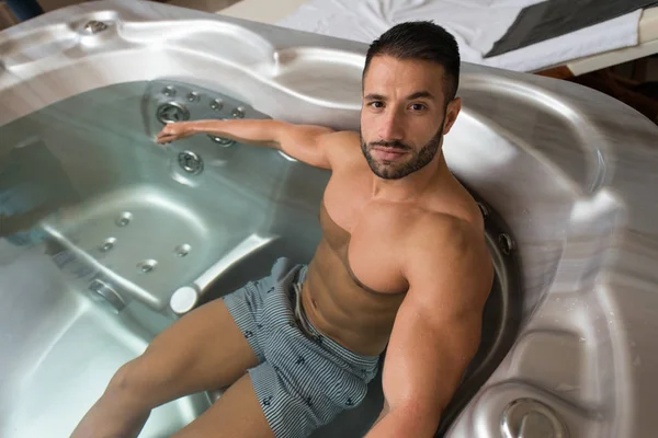 Relaxaci ve vířivce Jacuzzi Hot Tub — Stock fotografie