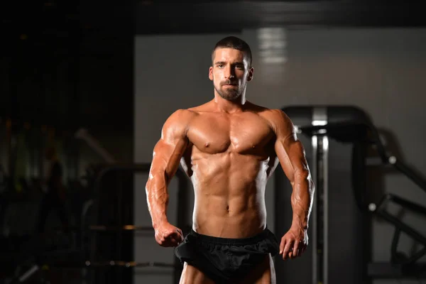 Retrato de un joven físicamente en forma — Foto de Stock