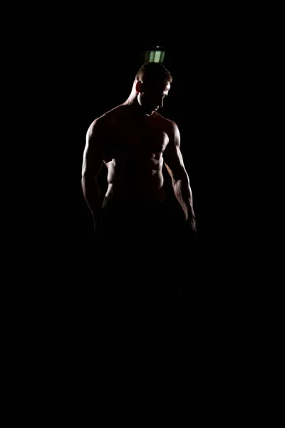 Siluet spieren van het buigen van de gespierde Bodybuilder — Stockfoto