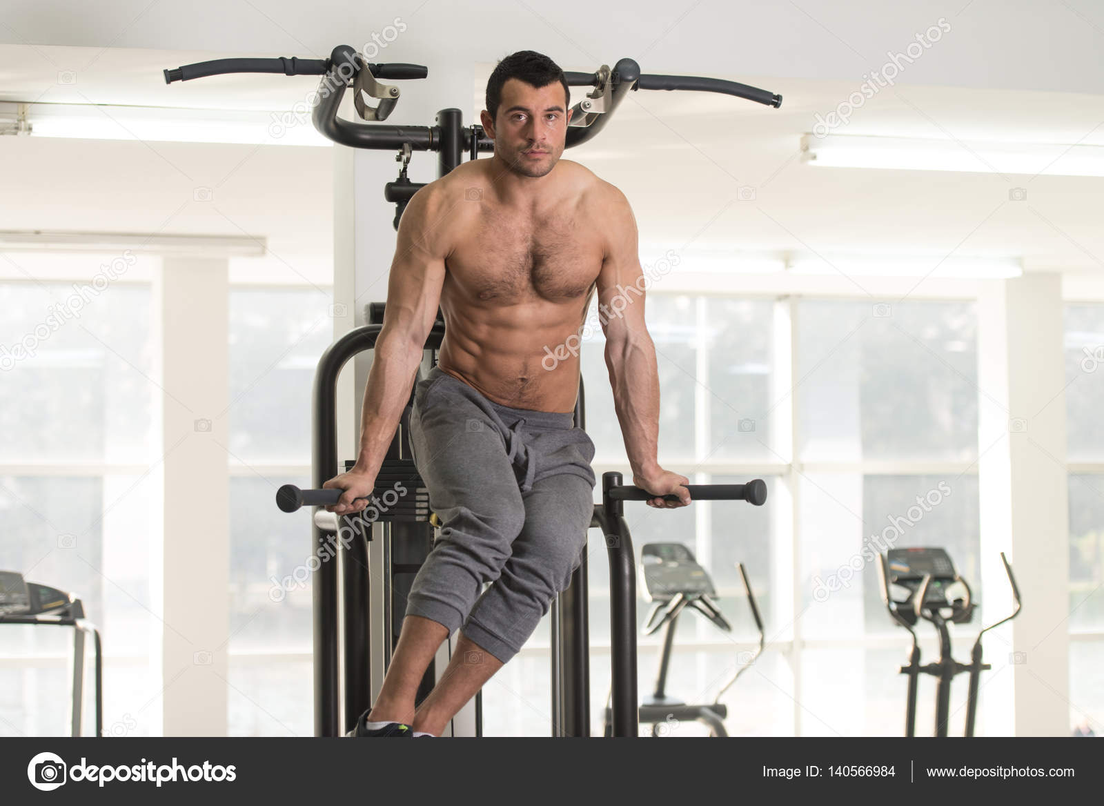 Abdominales en barras paralelas Ejercicios de barras paralelas para