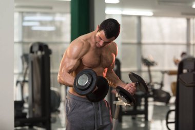 Pazı egzersiz halter bir spor salonu ile