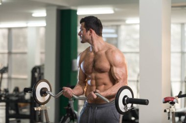 Pazı egzersiz halter bir Fitness Merkezi ile