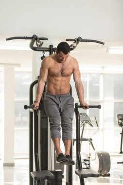 Paralel Bar antreman için Triceps ve göğüs