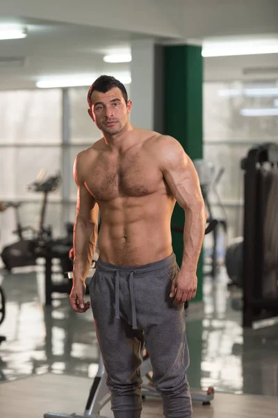 Hairy Bodybuilder Flexing Muscles — Stock Photo, Image