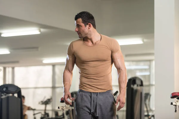 Portrait of Muscle Man in Brown T-shirt — Stock Photo, Image