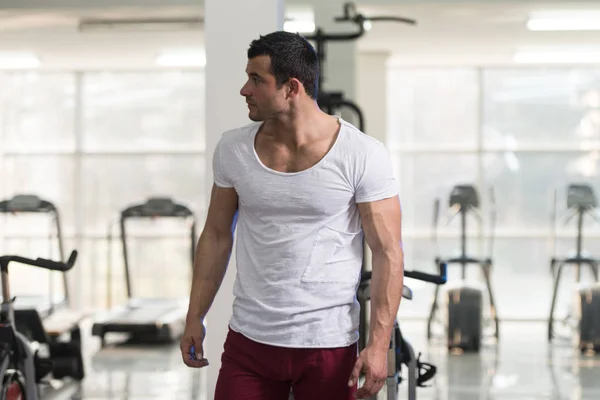 Portrait of Muscle Man in White T-shirt — Stock Photo, Image