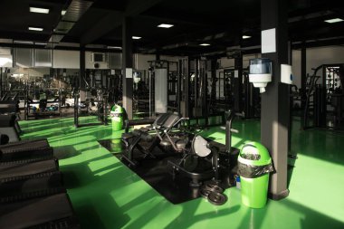 Ekipman ve Makineli Modern Spor Salonu Spor Salonu