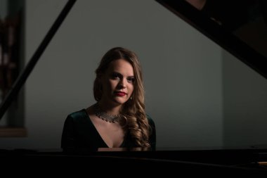 piyano piyanist oynama