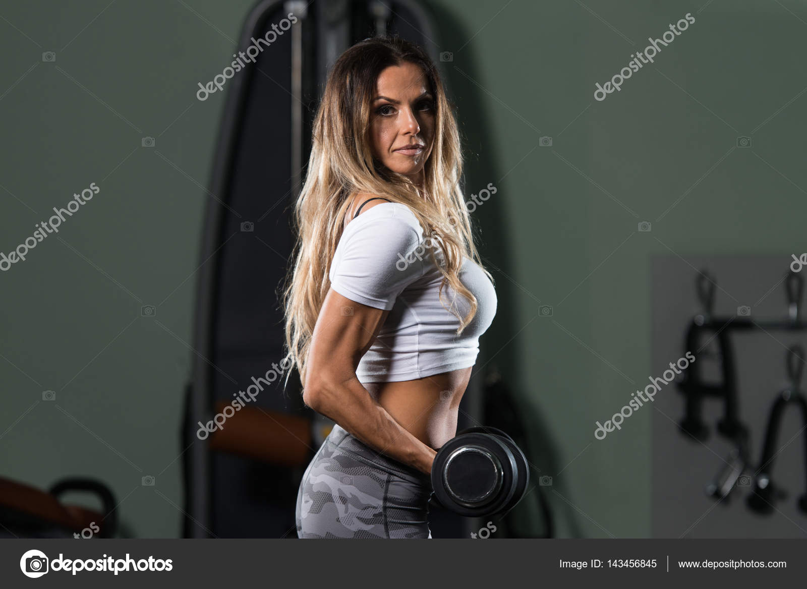 hacer biceps prisoner mancuernas