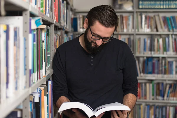 Portret van een Student op de Campus — Stockfoto