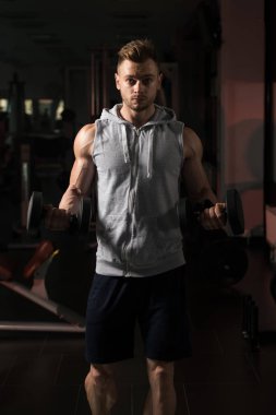 genç adam pazı çalışma