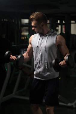 genç adam pazı çalışma