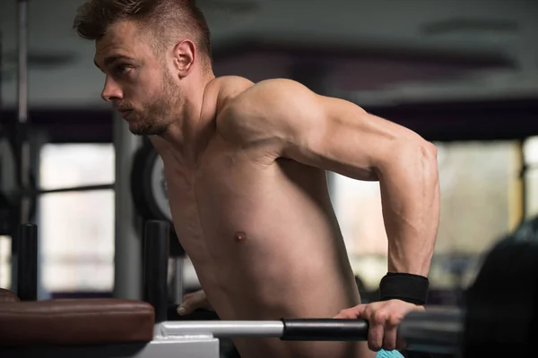 Chest And Triceps Exercise on Parallel Bars — Stock Photo, Image