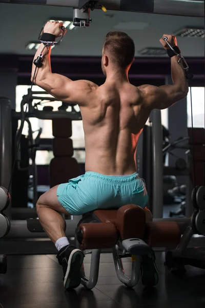 Bodybuilder Exercising Shoulder — Stock Photo, Image